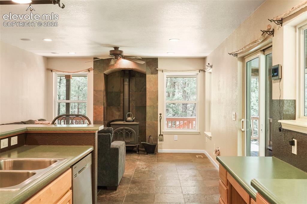 Image 9 of 24: Kitchen