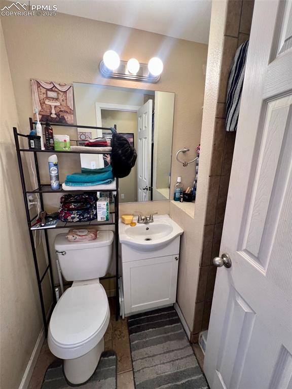 Image 12 of 13: Bathroom