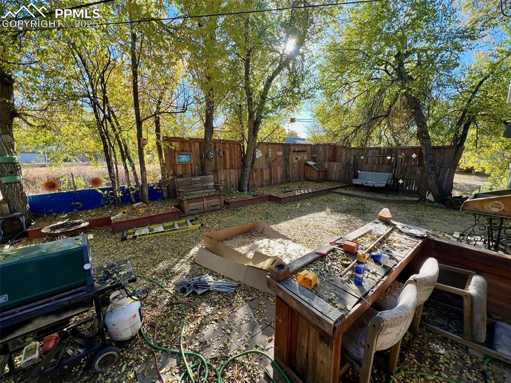 Image 13 of 13: Yard