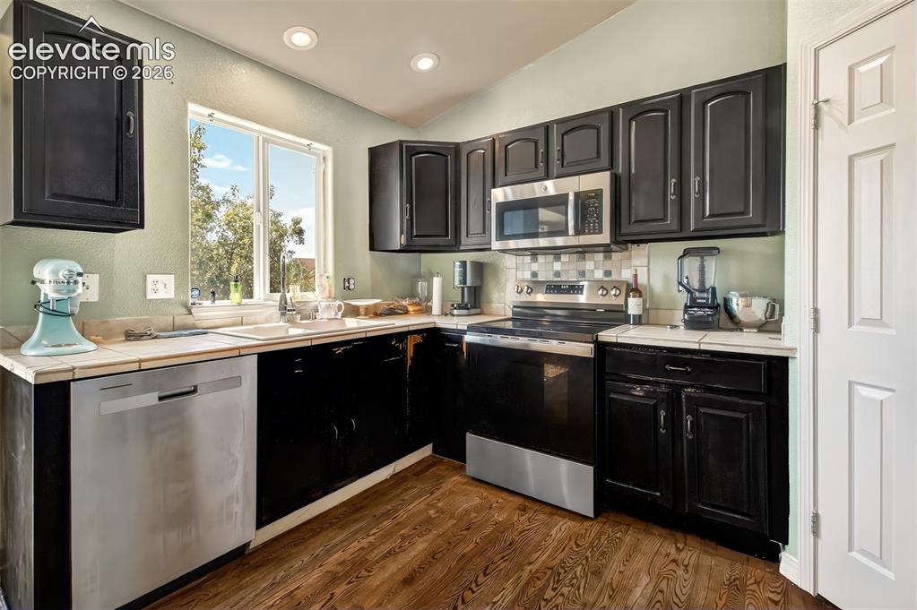 Image 10 of 26: Kitchen