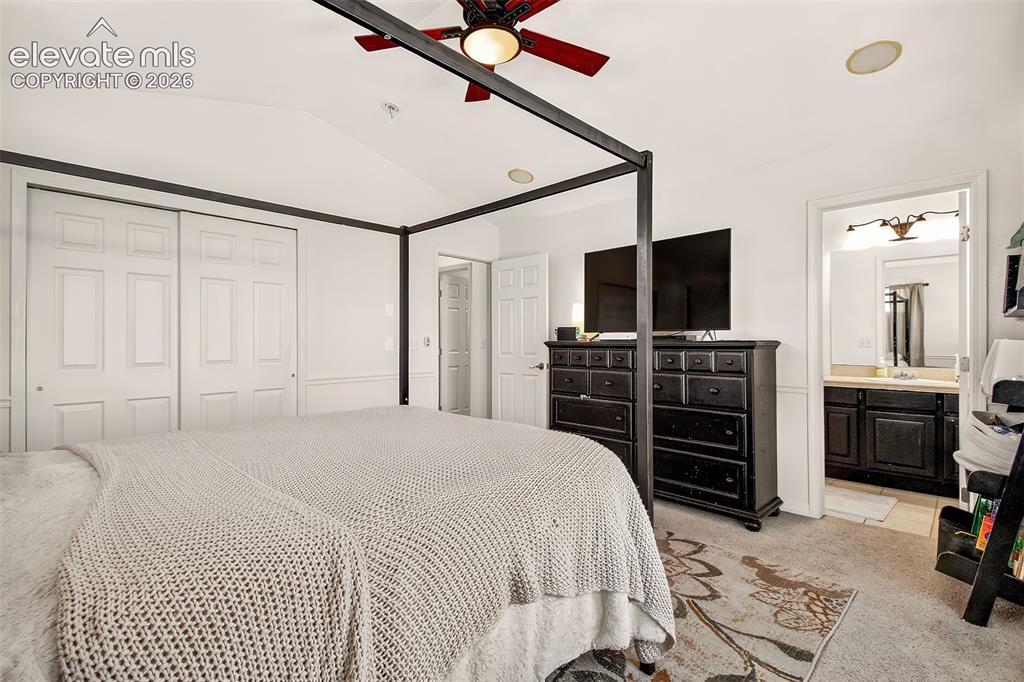 Image 12 of 26: Bedroom