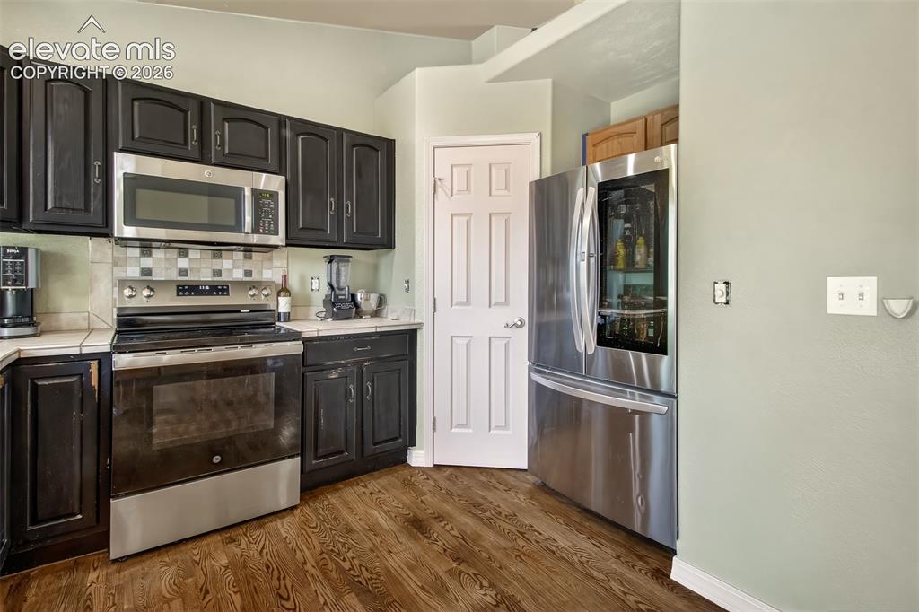 Image 9 of 26: Kitchen