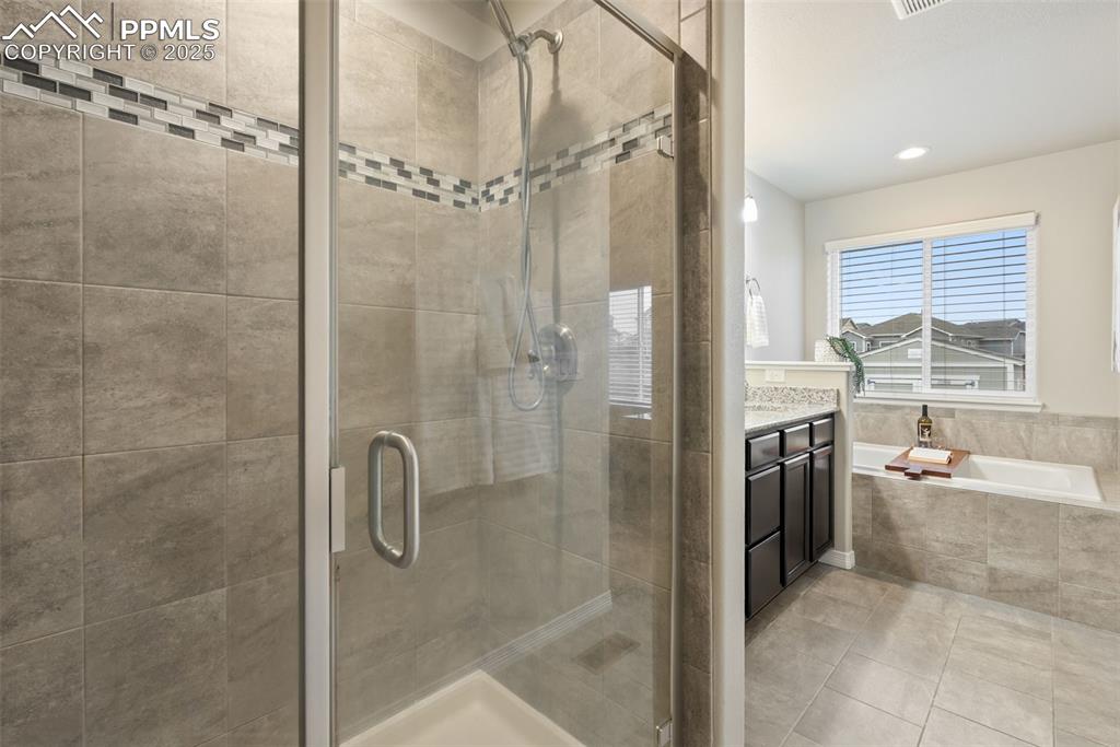 Image 16 of 43: Bathroom