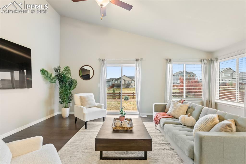 Image 19 of 43: Living Room