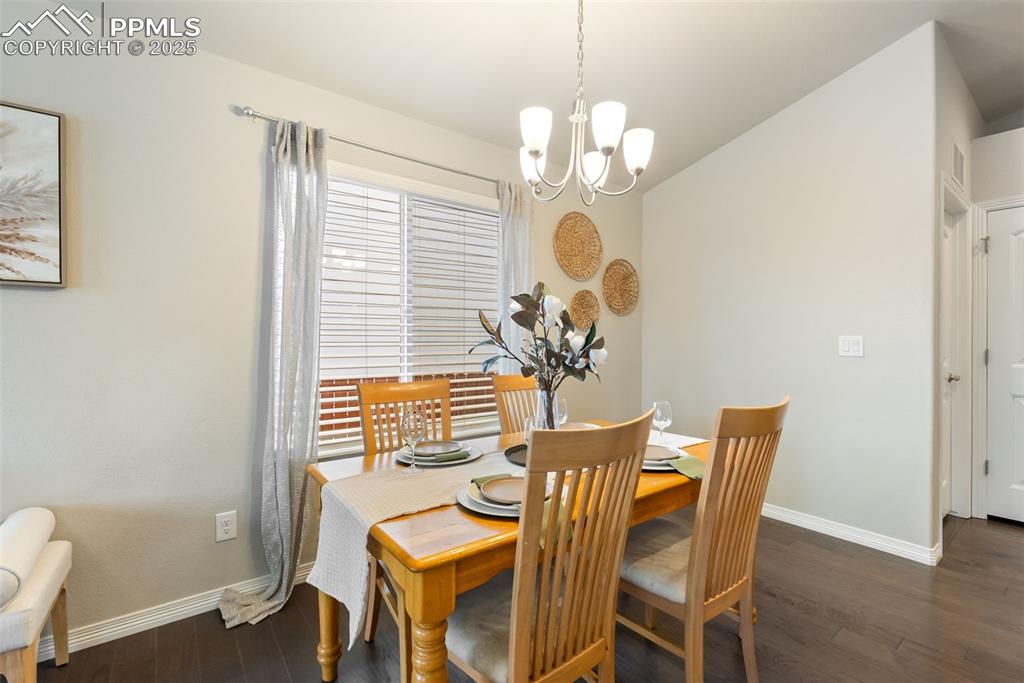 Image 20 of 43: Dining Area