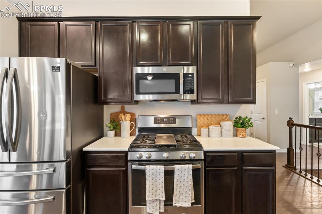 Image 22 of 43: Kitchen