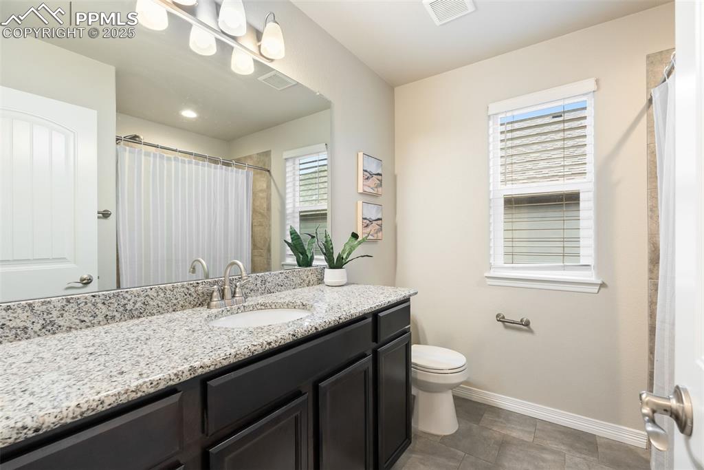 Image 26 of 43: Bathroom