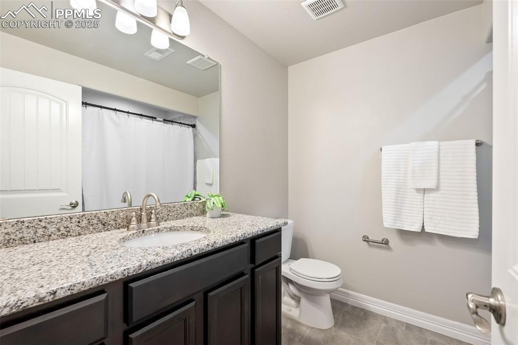 Image 31 of 43: Bathroom