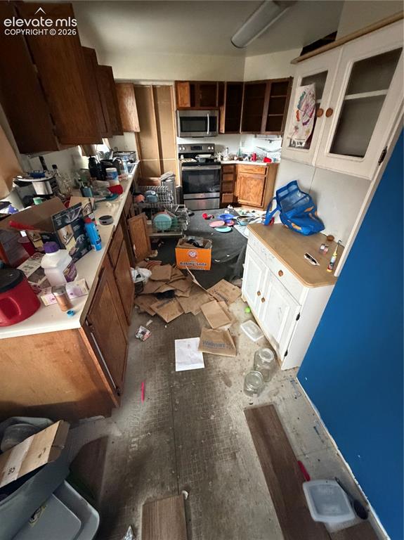 Image 3 of 10: Kitchen