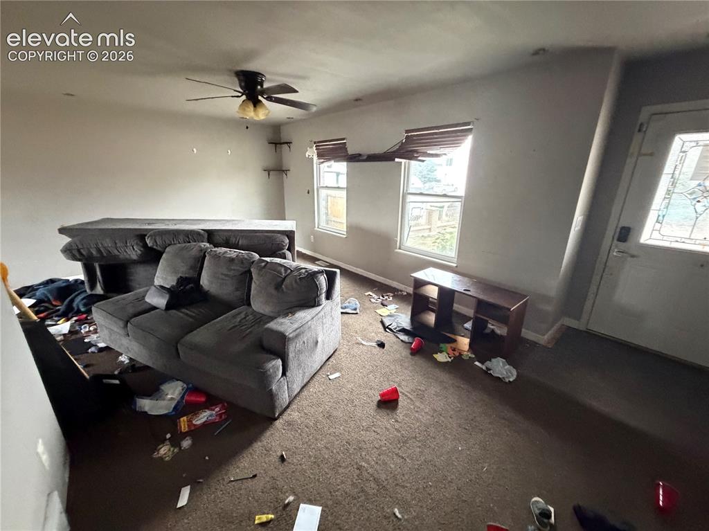 Image 5 of 10: Living Room