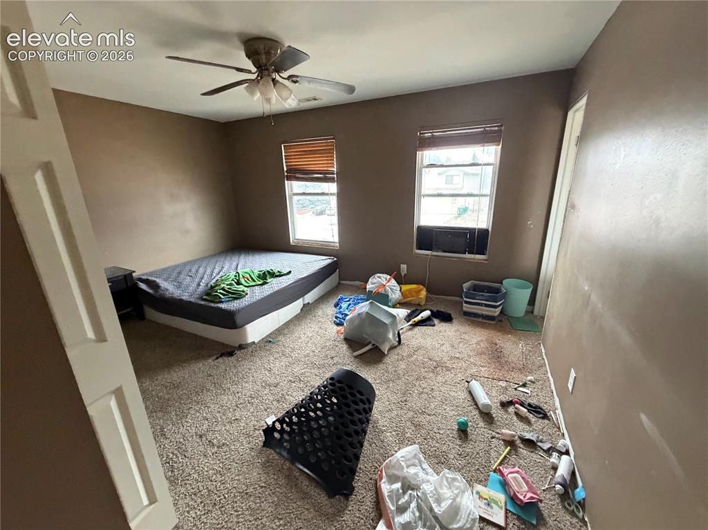Image 7 of 10: Bedroom