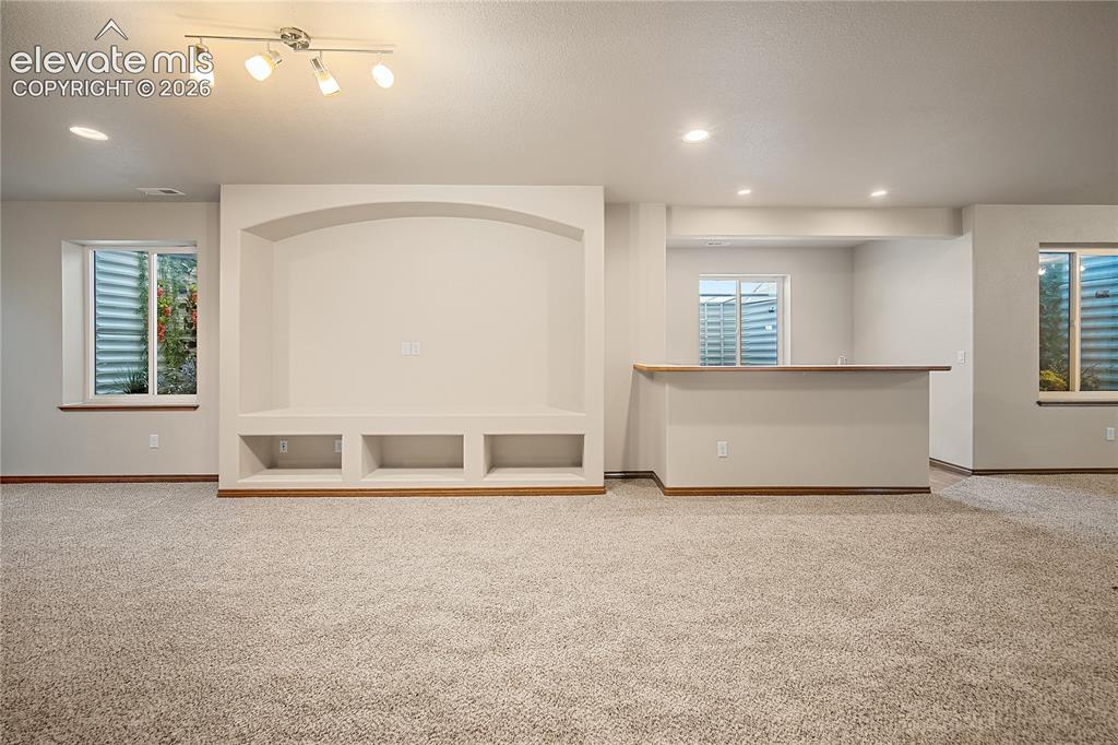 Image 27 of 44: Built-in entertainment wall