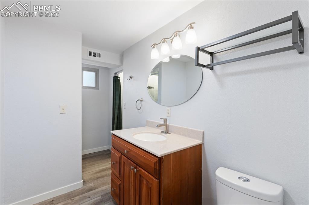 Image 40 of 48: Bathroom