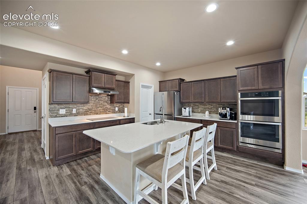 Image 10 of 43: Kitchen
