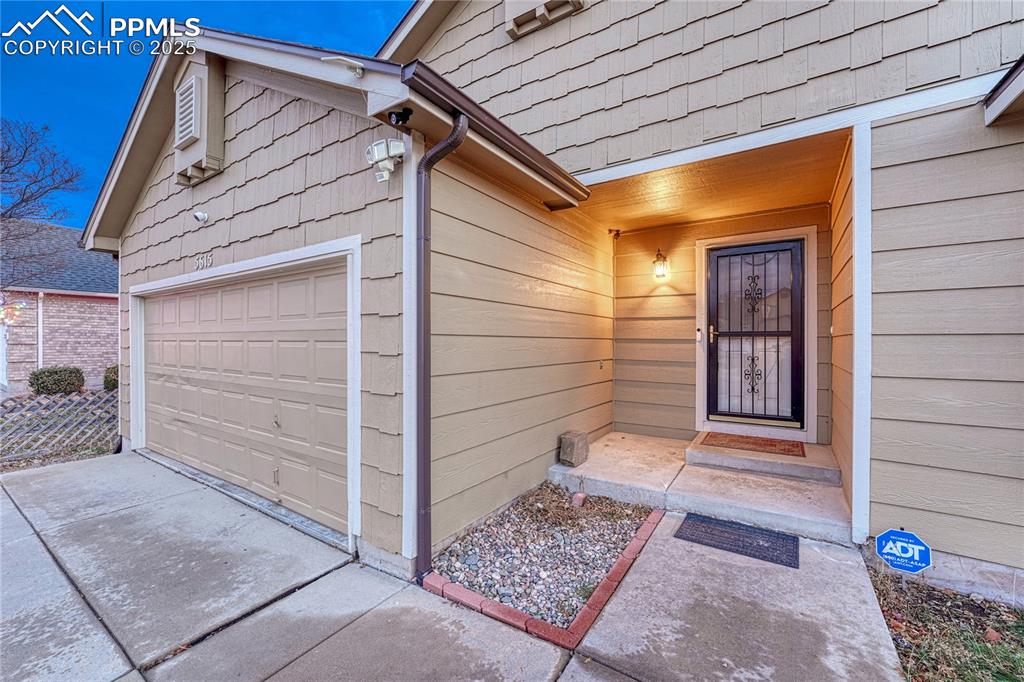 Image 14 of 47: Entry