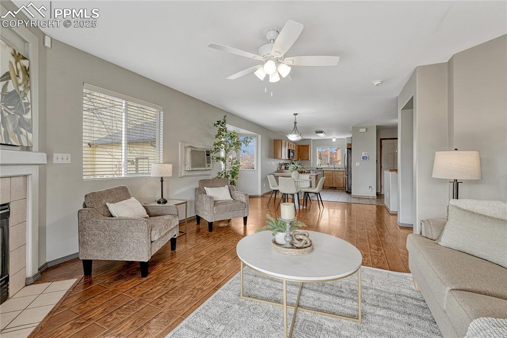 Image 17 of 47: Living Room