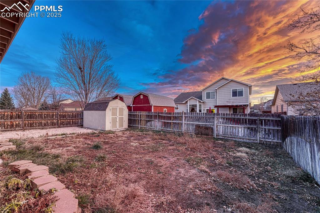 Image 38 of 47: Yard