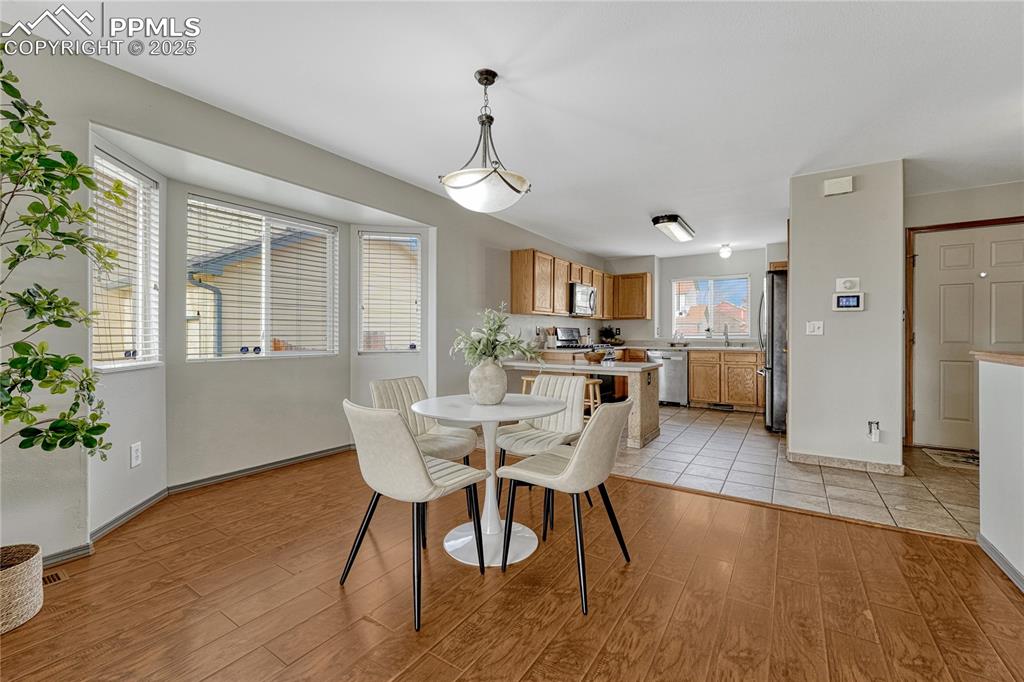 Image 6 of 47: Dining area