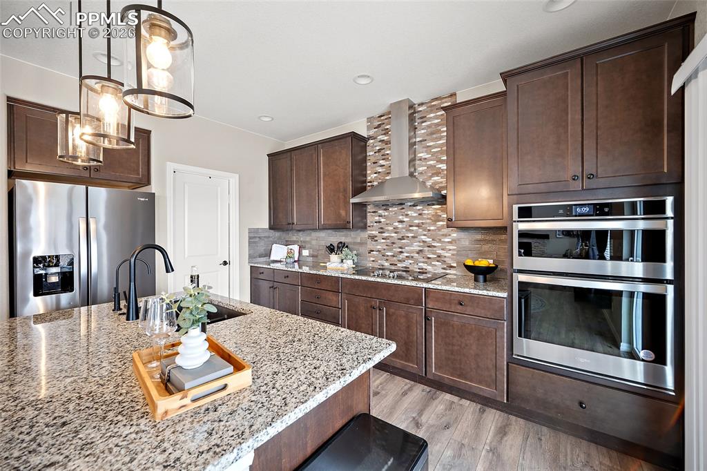 Image 14 of 49: Kitchen