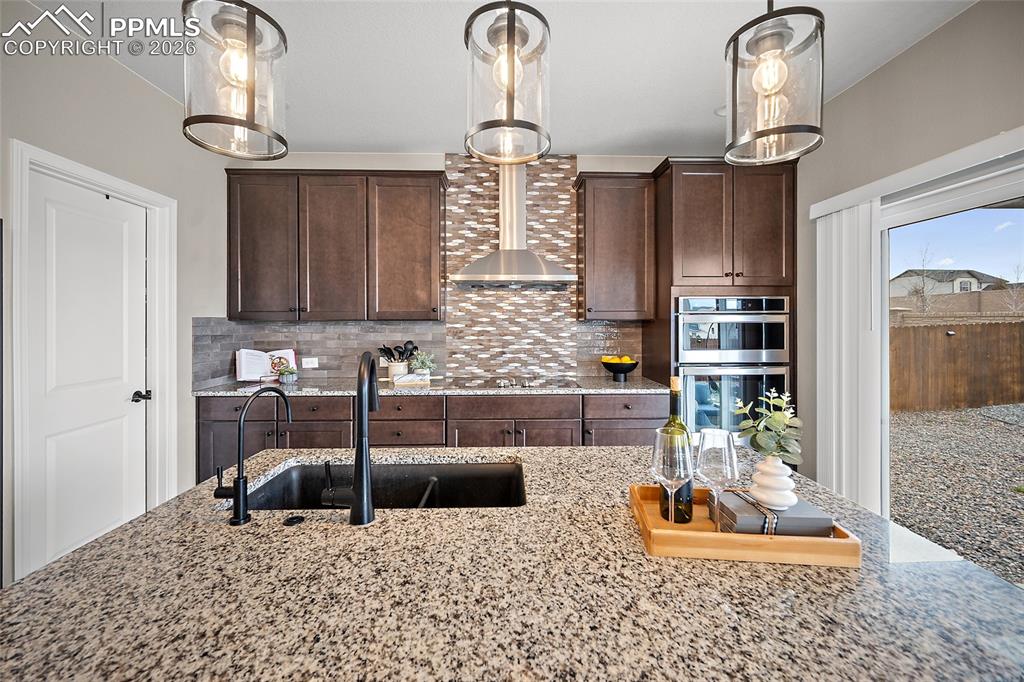 Image 16 of 49: Kitchen