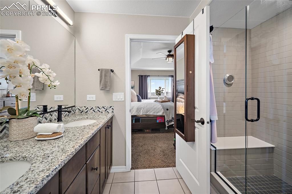 Image 27 of 49: Bathroom