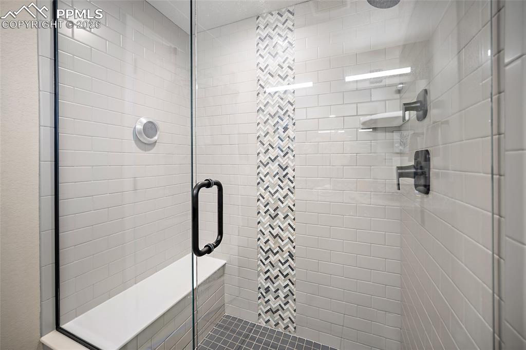 Image 28 of 49: Bathroom