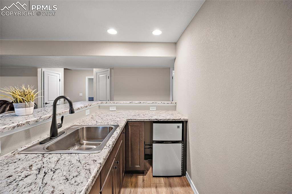 Image 37 of 49: Kitchen