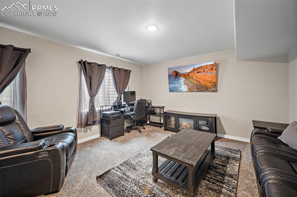 Image 39 of 49: Office