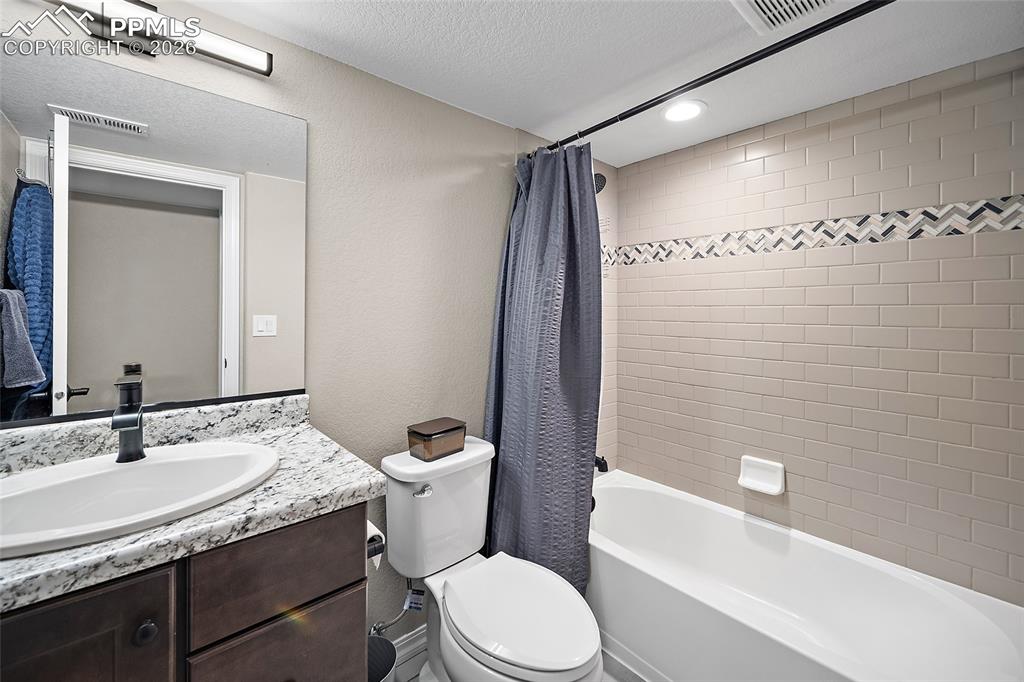 Image 44 of 49: Bathroom