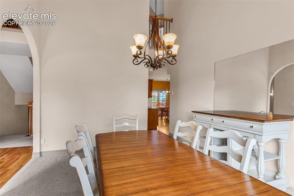 Image 8 of 50: Dining Area