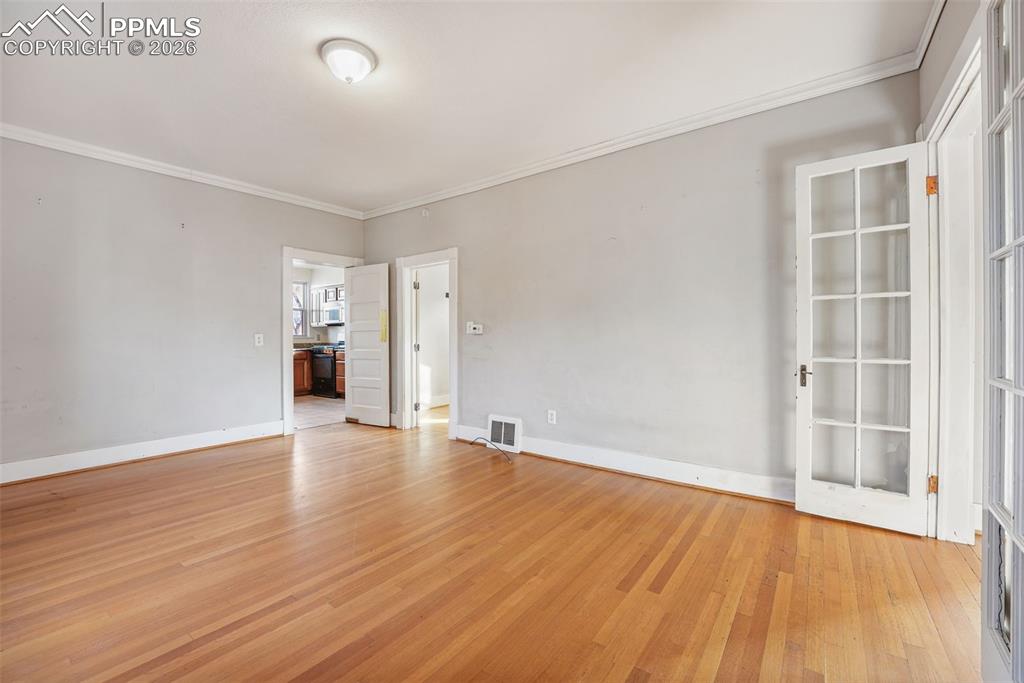 Image 10 of 49: Dining Area