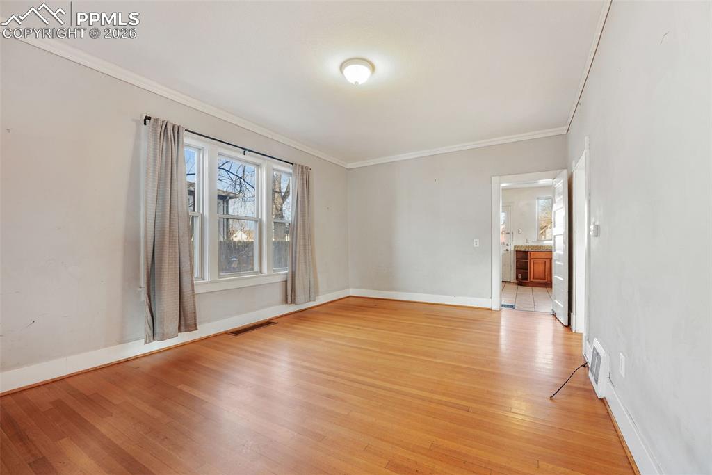 Image 11 of 49: Dining Area