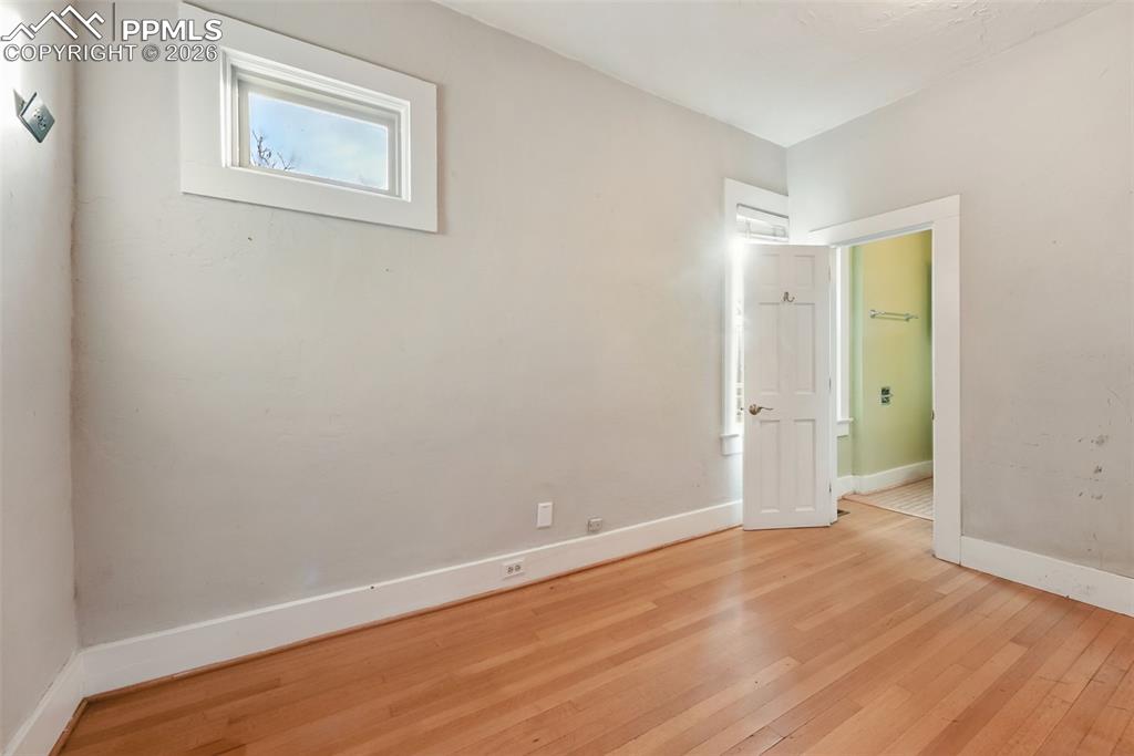 Image 13 of 49: Bedroom