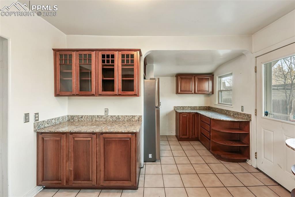 Image 22 of 49: Kitchen