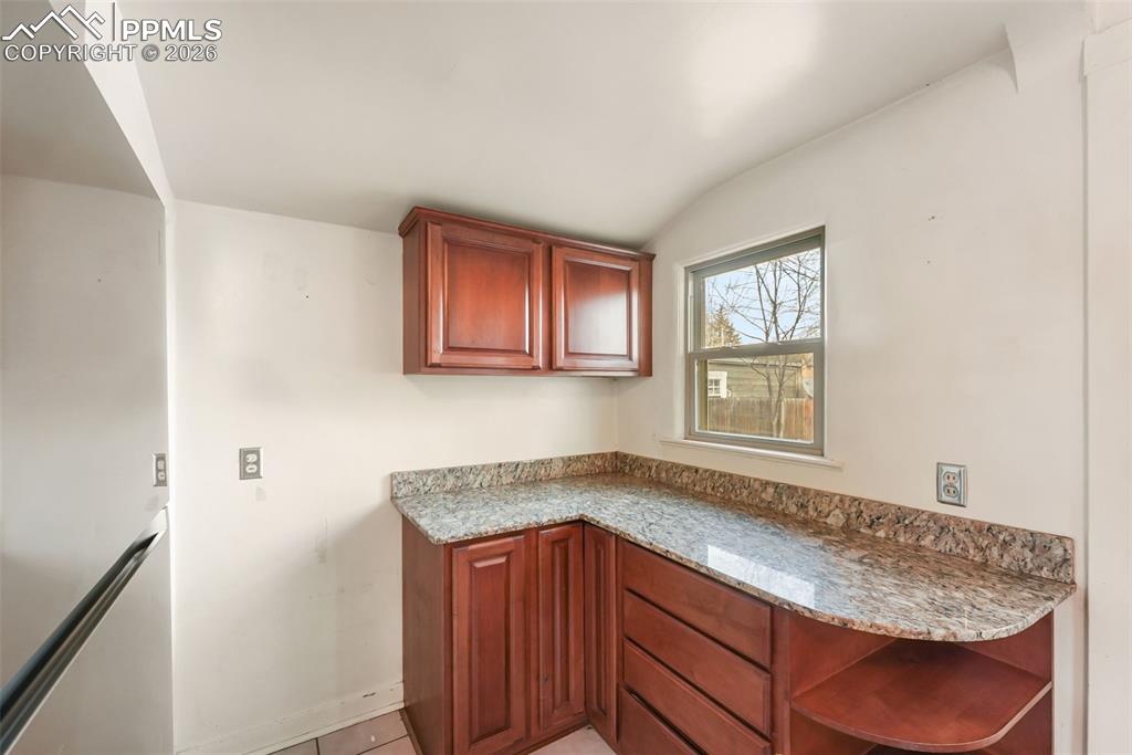 Image 23 of 49: Kitchen