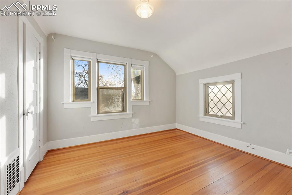 Image 29 of 49: Bedroom