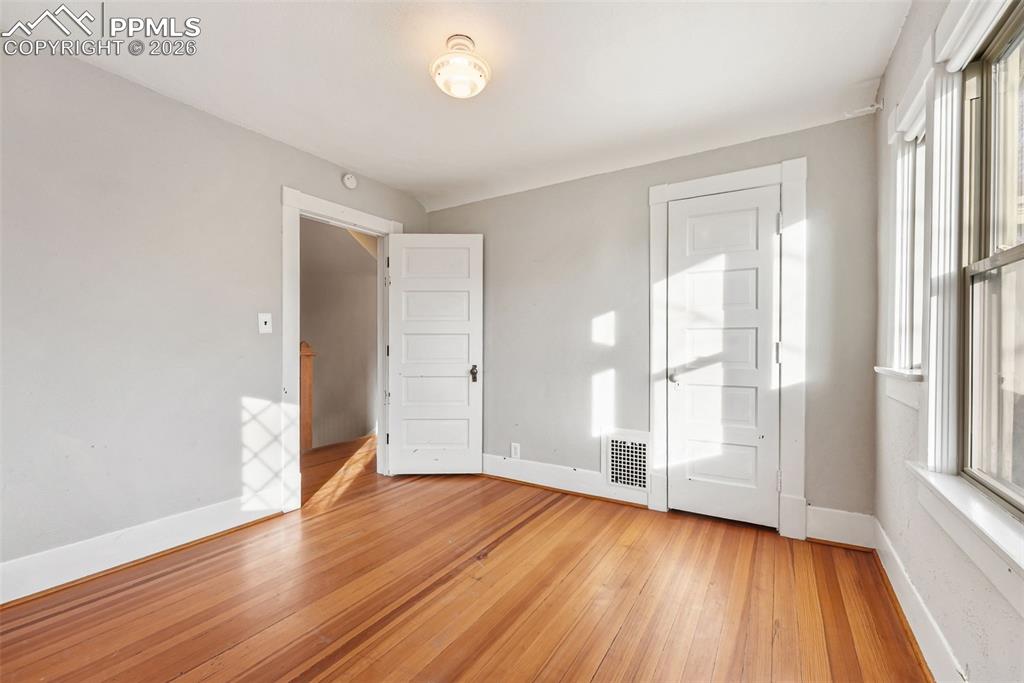 Image 31 of 49: Bedroom