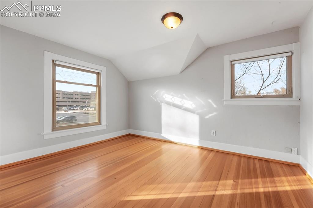 Image 32 of 49: Bedroom