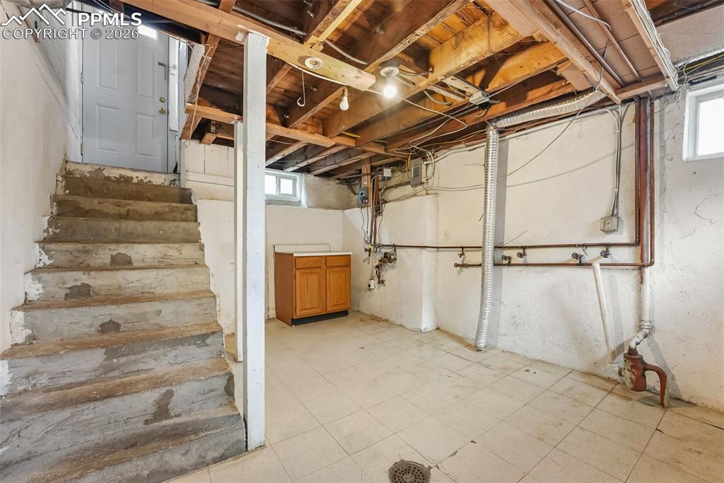 Image 39 of 49: Laundry