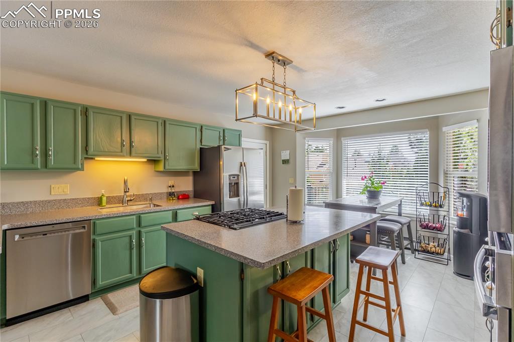 Image 11 of 50: Kitchen