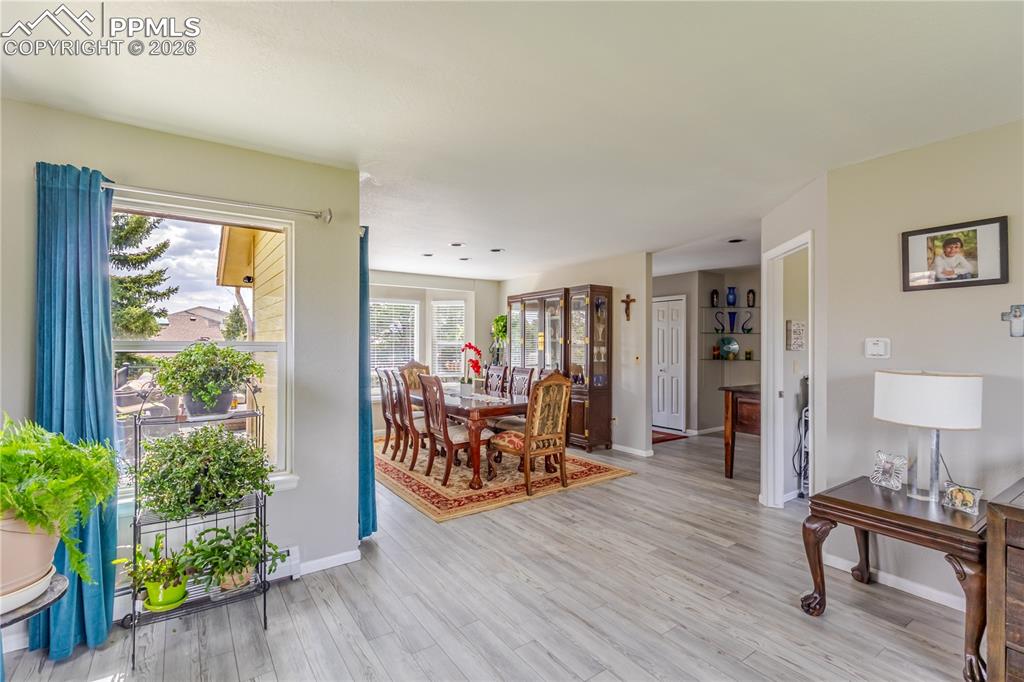 Image 15 of 50: Office