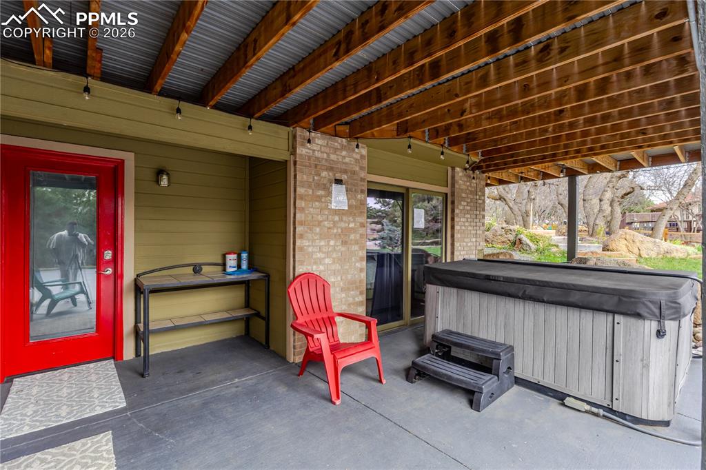 Image 20 of 50: Patio