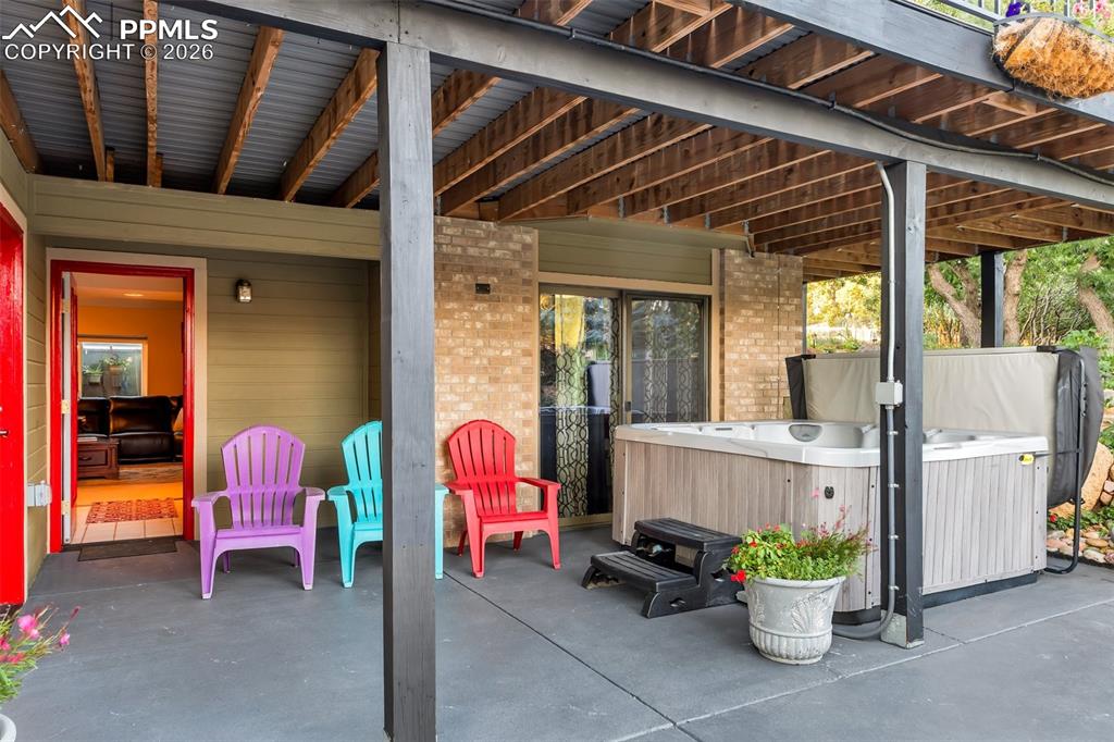 Image 21 of 50: Mother-in-law unit entry and jetted tub