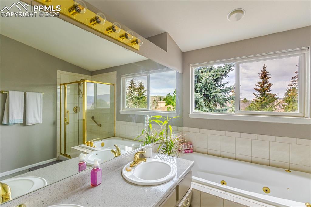 Image 37 of 50: master bath