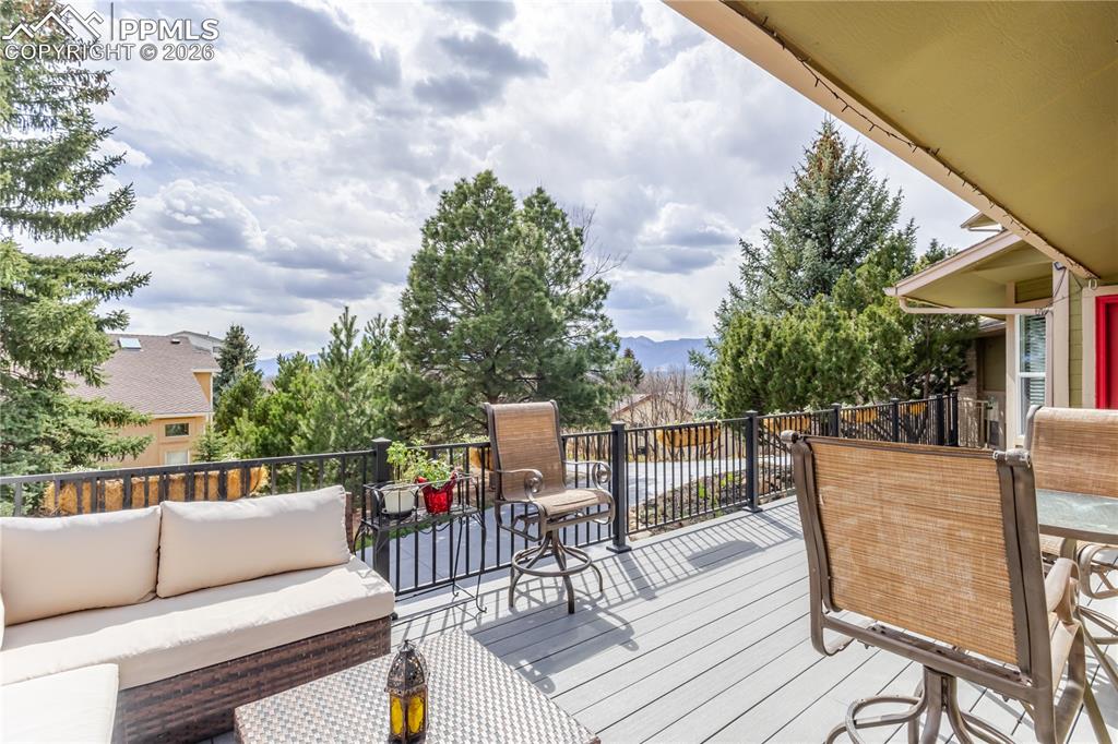 Image 39 of 50: Deck