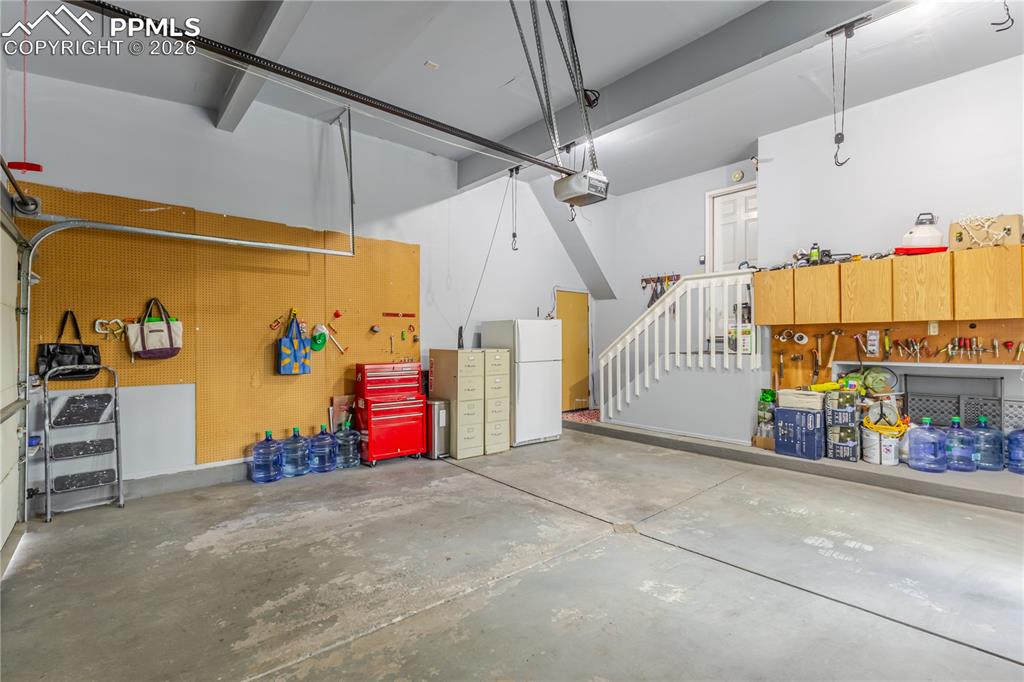 Image 48 of 50: Garage