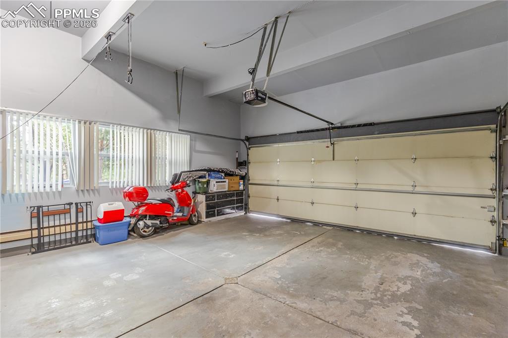 Image 49 of 50: Garage