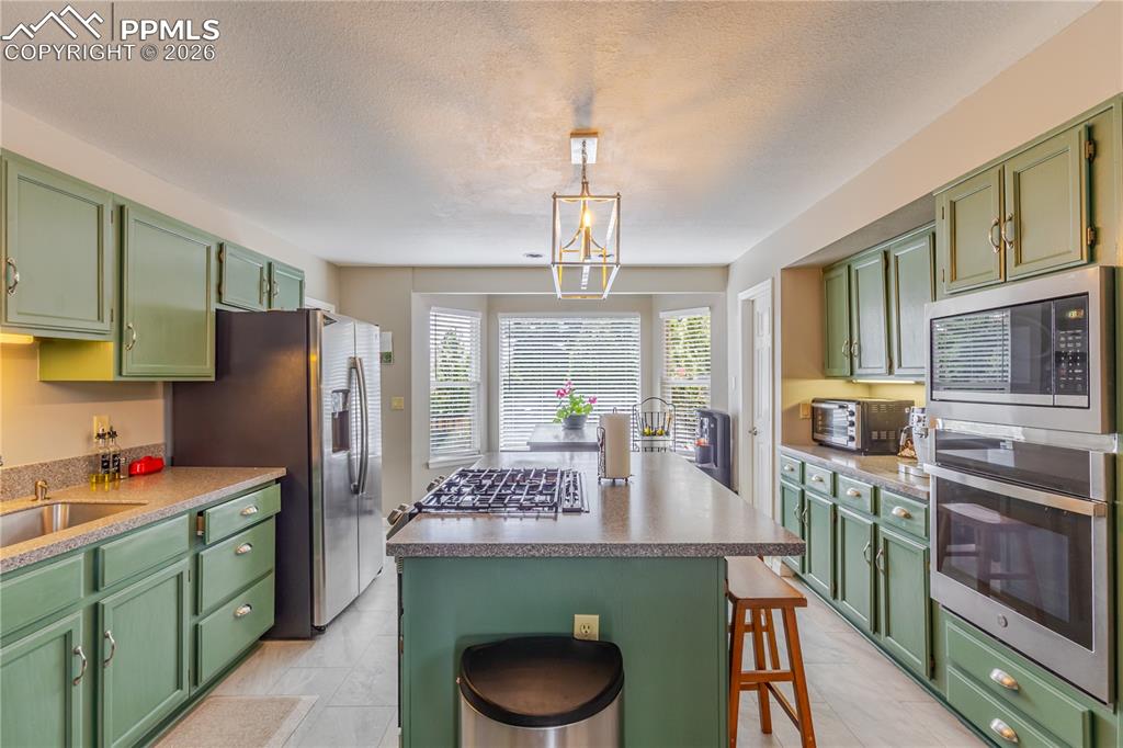 Image 9 of 50: Kitchen