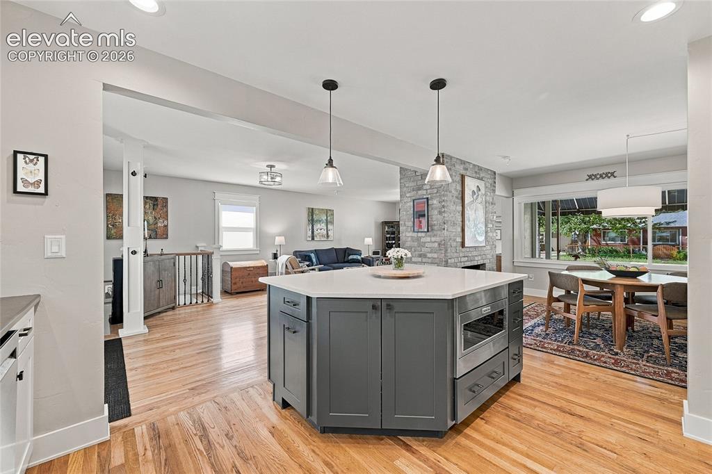 Image 11 of 50: Kitchen