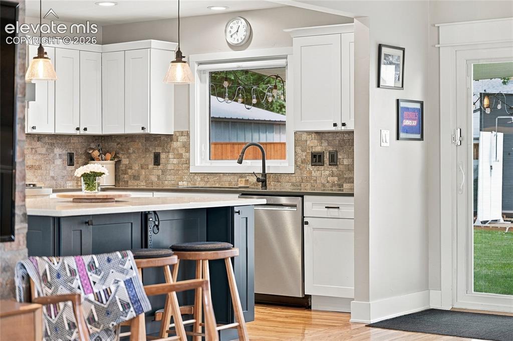 Image 13 of 50: Kitchen